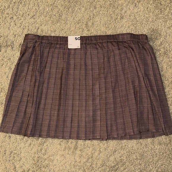 NWT Juniors’ Plus Size SO Pull On Brown Plaid Pleated Skort (3X) - Picture 3 of 6